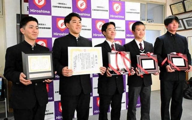 「大きく成長した」昨春の甲子園8強の広島商部員らを表彰　県高野連