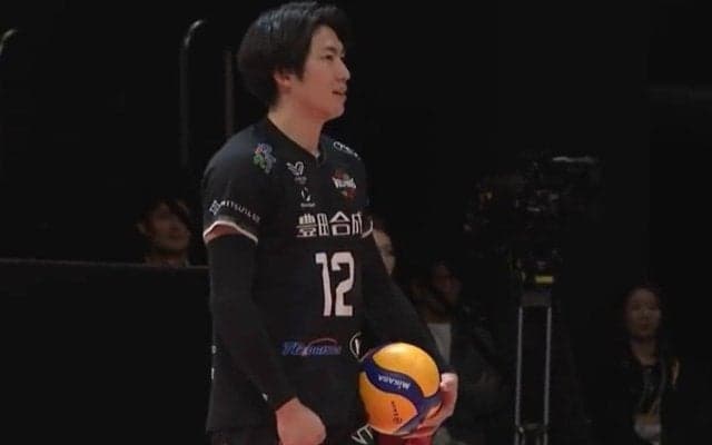 バレーボール、前代未聞の変則シフトで“珍光景” 人気選手のサーブでまさかの結末