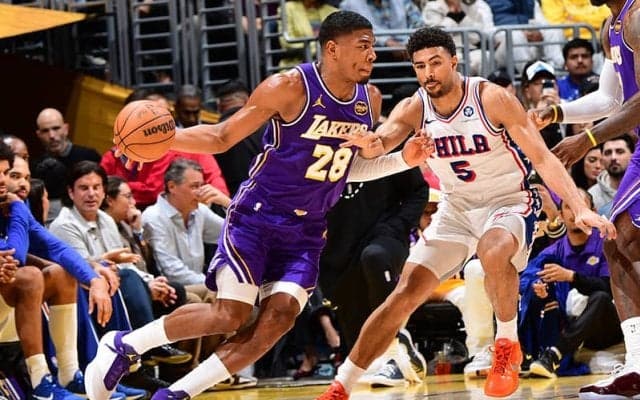 レイカーズがシクサーズに逆転勝利…リーブスがベンチから35得点、八村塁は14得点7リバウンド