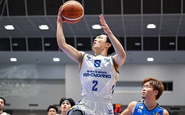 滋賀の特別指定・岩下准平が島根戦でBリーグデビュー…「高校ぶりの西田さんへのアシスト、楽しかった」