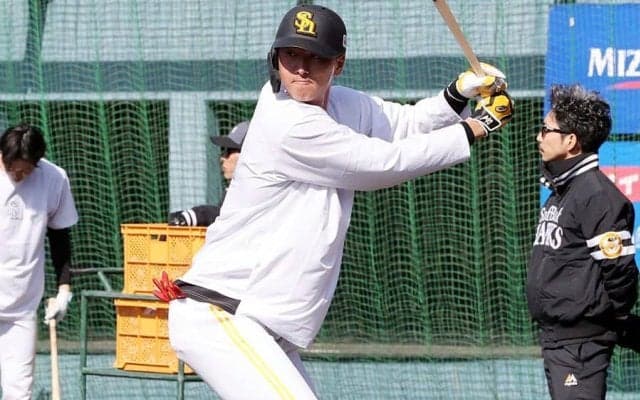 初の鷹キャンプ…激変した23歳「3割30本いける」　場外弾連発に高まる期待「全然違う」