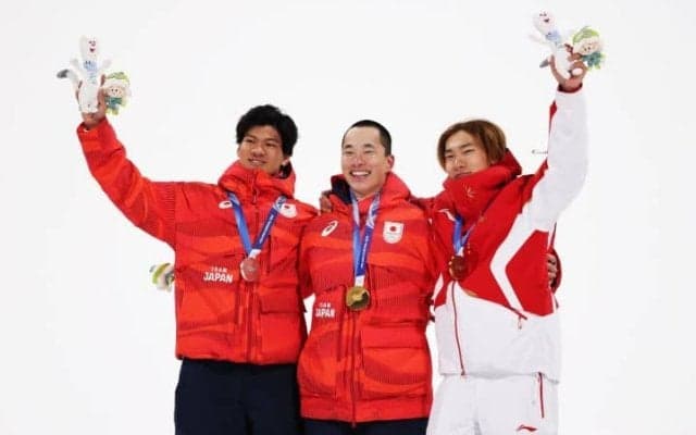 日本勢歴史的快挙！男子ビッグエアで木村葵来が金！木俣椋真が銀のワンツーフィニッシュで表彰台「とても重たいです」【冬季五輪】