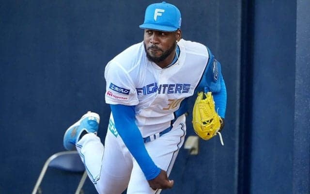 ハム新助っ人が初ブルペン…捕手驚愕「めっちゃ動いてる」　時差ボケ2時起きでも片鱗