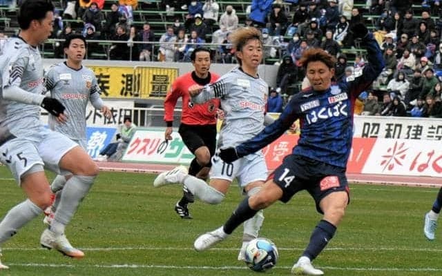 新体制のVF甲府、開幕戦4-1で快勝　カズが先発出場の福島と対戦