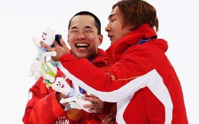 スノボ中国選手の行動に「国を超えたリスペクトが最高」　表彰台で生まれた“絆”…「スーさんいいやつだな」【冬季五輪】