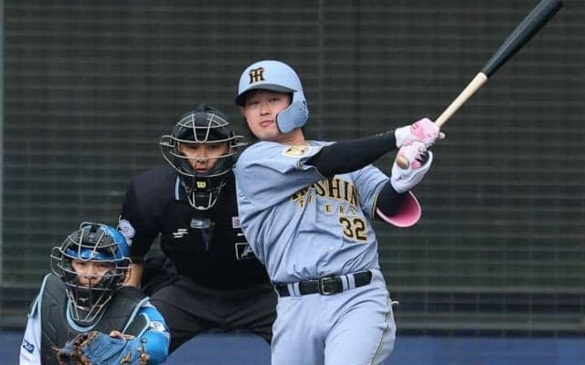阪神新加入、25歳外野手は「あかん、期待してまう！」初の対外試合でチーム1号放つ「空いてるレフト、行けるんちゃうか？」昨オフ、ヤクルトから現ドラで移籍