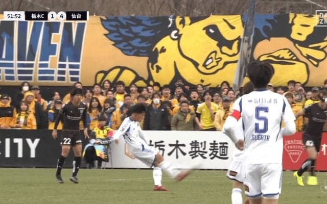 「本当に18歳か？」高校生FWが“神トラップ→25mループ”の衝撃弾！「バケモノルーキー」古屋歩夢がネイマール彷彿のプロ初得点