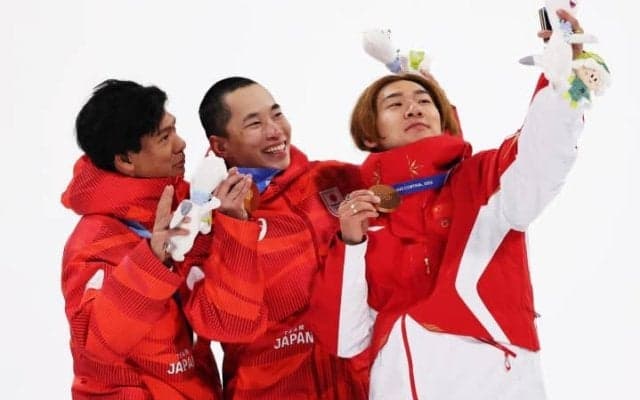 国境を越えた師弟愛--銅メダルの中国選手が日本人コーチに捧げた感謝「あなたは僕の人生を変え続けている」【冬季五輪】