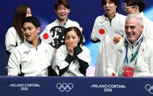 “りくりゅう”の三浦璃来、キスクラでひっくり返る 五輪公式「驚くべき結果には驚くべきリアクションが…」ファンも反応「可愛かった」【冬季五輪】