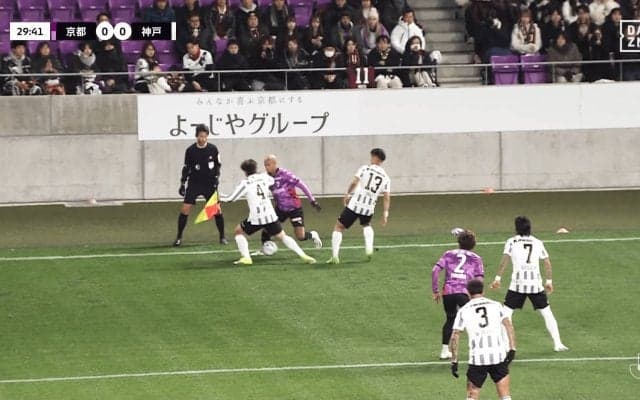 「うますぎて変な声出た」京都FWが“衝撃エラシコ”で股抜き突破！「何が起こった？」「意味わからん」神戸2人を完全翻弄