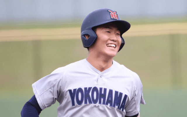 横浜・江坂はグランドスラムも経験した勝負強さが武器の4番、センバツでは昨夏の借りを返す【センバツ出場校の逸材】