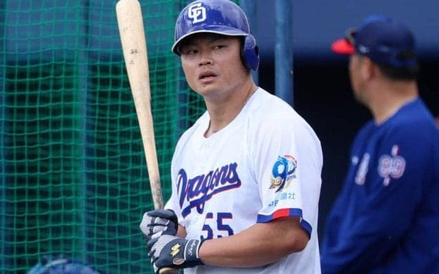 中日27歳が「どんだけ飛ばすんだ」　軽々防球ネットを直撃…ファン騒然「バケモン」