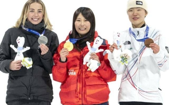 「誰もが納得の結果だった」村瀬心椛、世界が称えた逆転金！　日本女子初の快挙に「金は違った重み」【冬季五輪】
