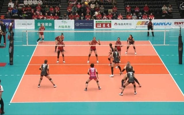 女子バレー、まるで野球のスローカーブな“すごい軌道”のノータッチエース 相手もポカーン