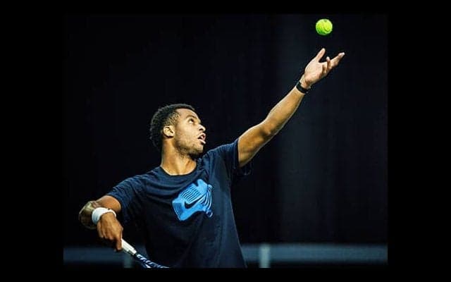  22歳のビッグサーバーがコーチと別れ 