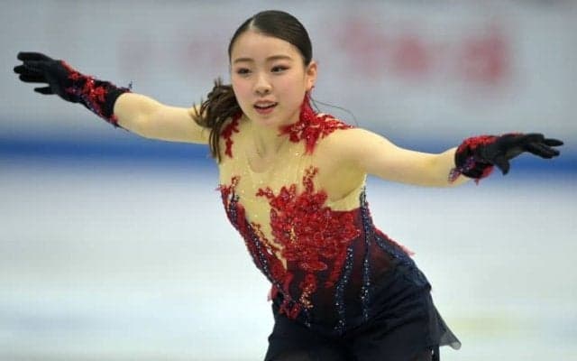 「女優さんですか？」「メガネ姿も可愛い！」かつてのフィギュア女王の“最新ショット”が話題　全日本選手権2連覇も達成