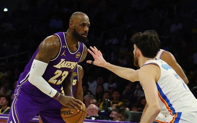 レイカーズがサンダーに敗戦で連勝ストップ…レブロンがチーム最多22得点、八村塁は2本の3Pを含む12得点