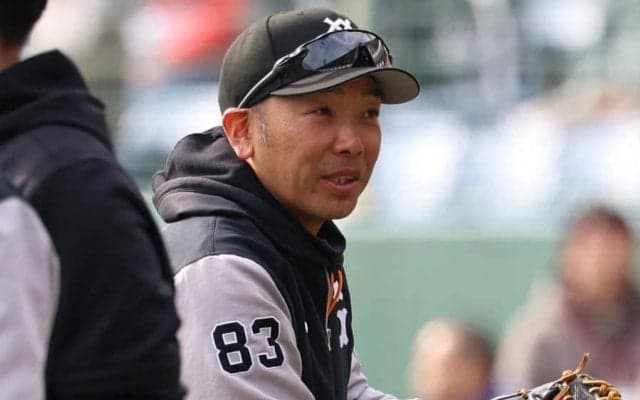 巨人キャンプに“超大物”登場「オーラが凄い」　51歳のレジェンドに騒然「すでに監督の風格」