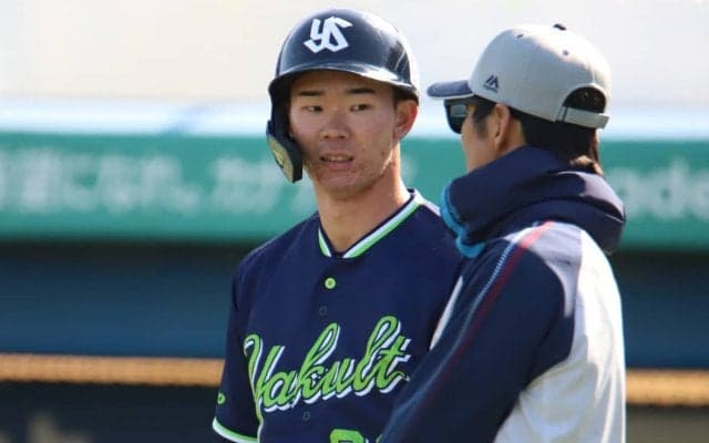 燕ドラ2ルーキーが強烈バックスクリーン弾！柵越え6発のフリー打撃に周囲もくぎ付け！