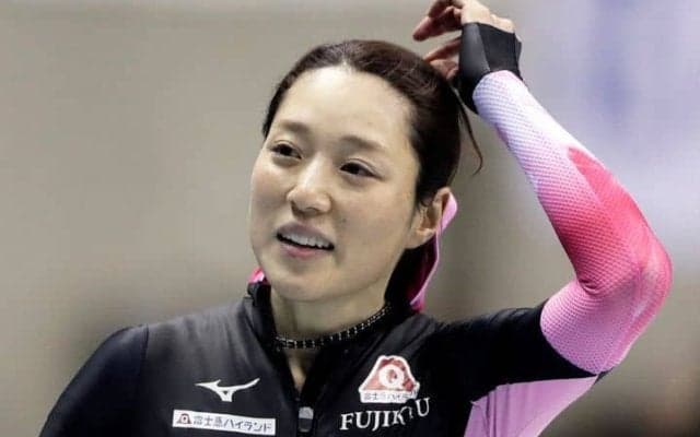 「見てて幸福感が上がった」「爽やかで可愛い」38歳の金メダリストがテレビ番組に引っ張りだこ　メガネ姿も話題に【冬季五輪】