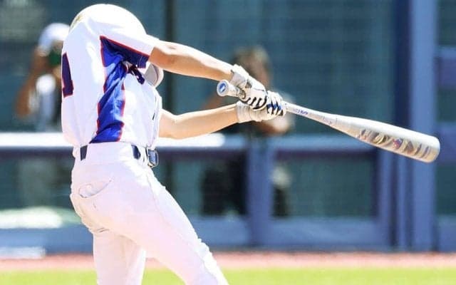 「フルスイング」で崩れる打撃　力みが招くNG動作…指導者に必要な“慎重な声掛け”