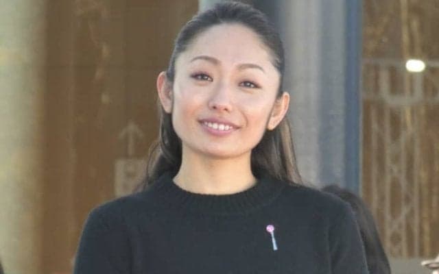 「たった2枚でこんなに可愛い！」的確解説でも話題の安藤美姫さんと日本女子フィギュア勢の“絆”ショットが話題「皆さんの笑顔が素敵すぎて感動です」「すごいメンバーばかり」