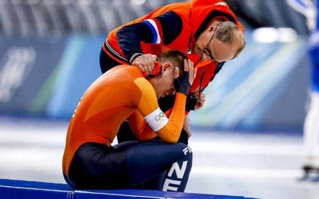 「見るのが辛い」オランダの同胞選手も同情…中国選手の進路妨害でメダルを逃した世界王者は「本当に気の毒だ」【冬季五輪】