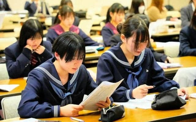 球場アナウンスは「元気に明るく」　甲子園放送員が石川の高校生指導