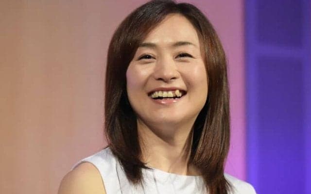 「相変わらず女神」「また美しくなっている」5大会連続出場レジェンドの“現在の姿”にネットも注目、ホワイトコーデ、五輪解説も好評