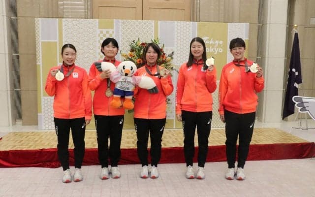 デフバレーボール女子日本代表の金メダルメンバーが 東京都栄誉賞と都民スポーツ大賞に輝く