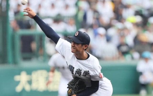 沖縄尚学・新垣は、角度のある直球と、キレ抜群のスライダーが生命線【センバツ出場校の逸材】