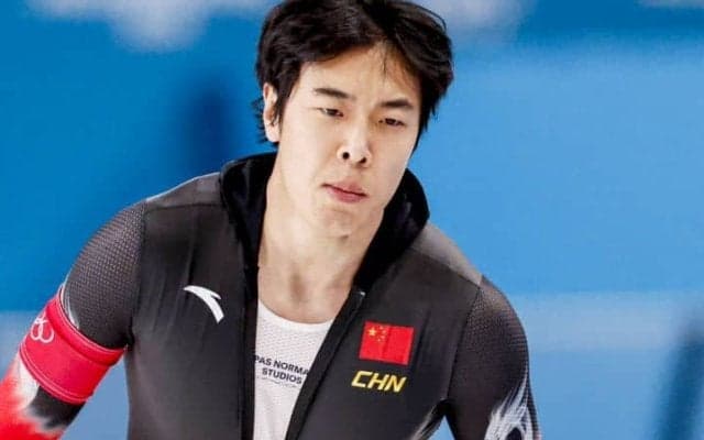 「彼が僕の靴を踏んだ！」オランダ王者を妨害した中国選手がまさかの反論　波紋を呼んだ規則破りに「やってない」と訴え【冬季五輪】