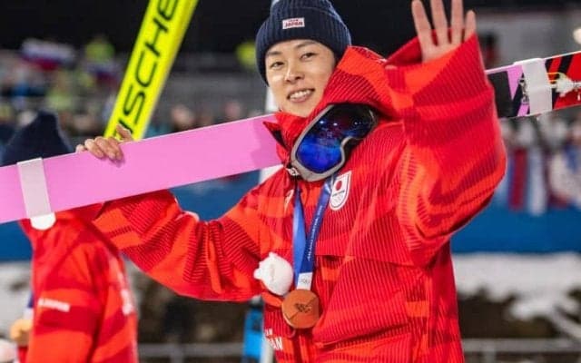 「可愛かったし癒された」表彰式で渡された“贈り物”　右ポッケに出現「ひそかに気になっていたけど…」【冬季五輪】