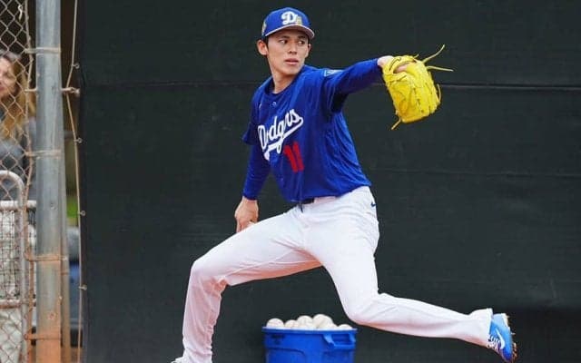 佐々木朗希、キャンプ初日にブルペン入り　変化球を交えて熱投…先発ローテ争いへ猛アピール