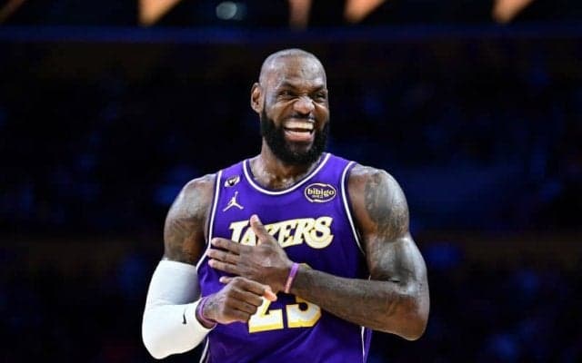 41歳のレブロン、今季初のトリプルダブル…マローンを上回り史上最年長記録を更新