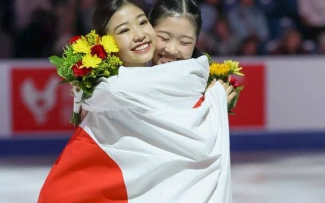 フィギュア女子の2ショに「一人増えてる！！笑」　“変顔”で出現「かおちゃんにしか目がいかなくなる」【冬季五輪】