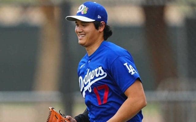 ニヤニヤする大谷翔平が突然「すごいね」　上機嫌で“相棒”に掛けた一言…取材直前の光景