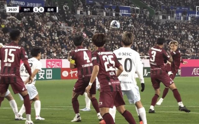 衝撃ゴラッソ！ 元日本代表DFの“理不尽ドライブシュート”にSNS騒然「ダイレクトボレーはえぐい」酒井高徳の鮮烈弾が「翼くんみたい」「やばすぎ」