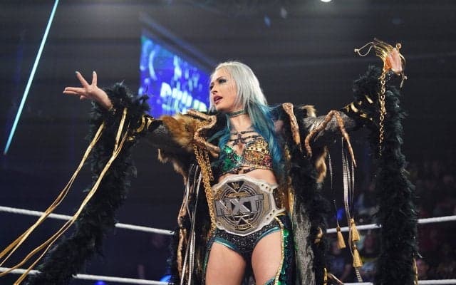 人気日本人女子レスラー、“意外な人物”とすっぴん共演…トレーニングで“ホラー女子”と激レア2ショットに反響