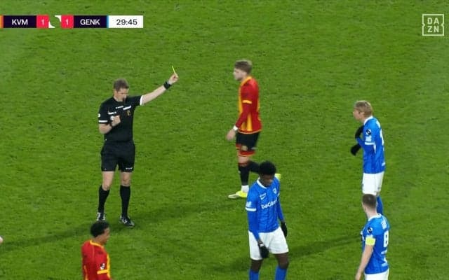 人違い警告…？伊東純也への“疑惑ジャッジ”にファン不満「意味わからん」「なんでやねん」本人も困惑顔「えっ、俺？」