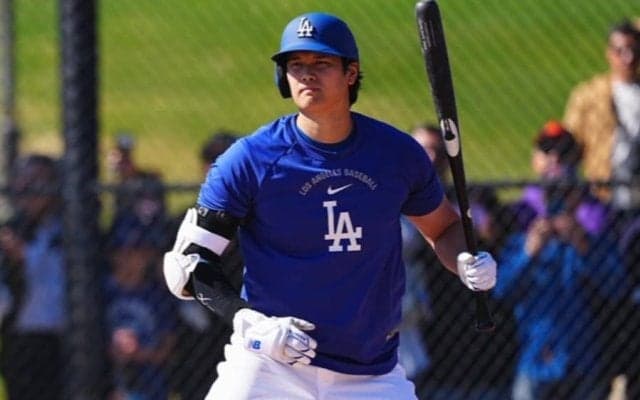 大谷翔平が初の実戦打撃　四球＆見逃し三振も…山本由伸が熱視線「かっこいい」