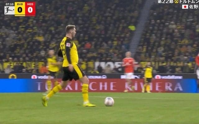 「ナメすぎやろ」元ドイツ代表DFが“まさかの異変”「これはダメ」「気になるな」解説者も苦言を呈した“ありえない姿”にファン反応