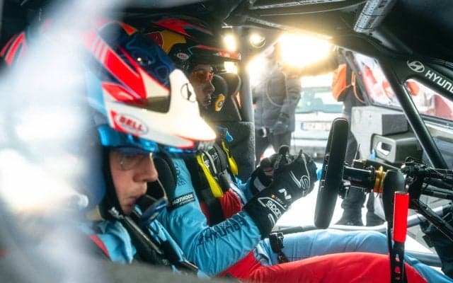 WRCスウェーデン：ティエリー・ヌービルに1分のペナルティと罰金