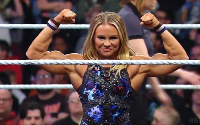 衝撃“ボディ”女子レスラー、2人同時に投げっぱなしジャーマン…逆さ吊りから腹筋力で雪崩式スープレックスも