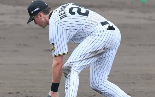 「フットワークは軽快ではない」阪神新遊撃候補ディベイニーに関して球界OBの“正直な感想”「右打者で20発打ってくれたら」