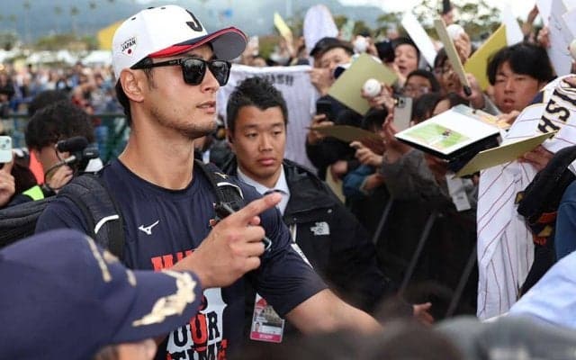 ダルビッシュ、異例のサイン会開催　ファン殺到…飛び交う歓声、約3分間の“神対応”