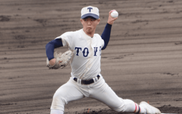 先輩右腕がつけた「1」の東洋大姫路・下山が、打たせてとる投球で3季連続甲子園に貢献【センバツ出場校の逸材】