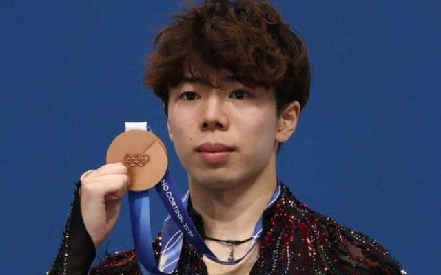 コーチの方が嬉しそう!?　フィギュア銅・佐藤駿の師弟関係が「素敵すぎる」「絆が強い」　SNSで初の夢舞台を総括【冬季五輪】