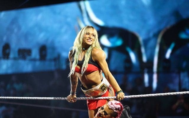 「見てるだけで疲れる」美女レスラーの“鬼体幹”地獄トレーニングに悶絶…“元体操選手”らしいバランスボール使いに「リスペクト」