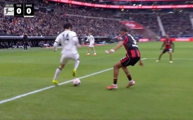 ウソでしょ…！？ 高井幸大、目を疑う“まさかの光景”「マジ上手い」相手DFをハメた“超絶ルーレット”にSNS騒然「川崎の血が騒いでる」